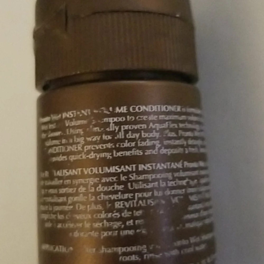 4/25 bundle item. Oscar Blandi Instant Volume Conditioner
